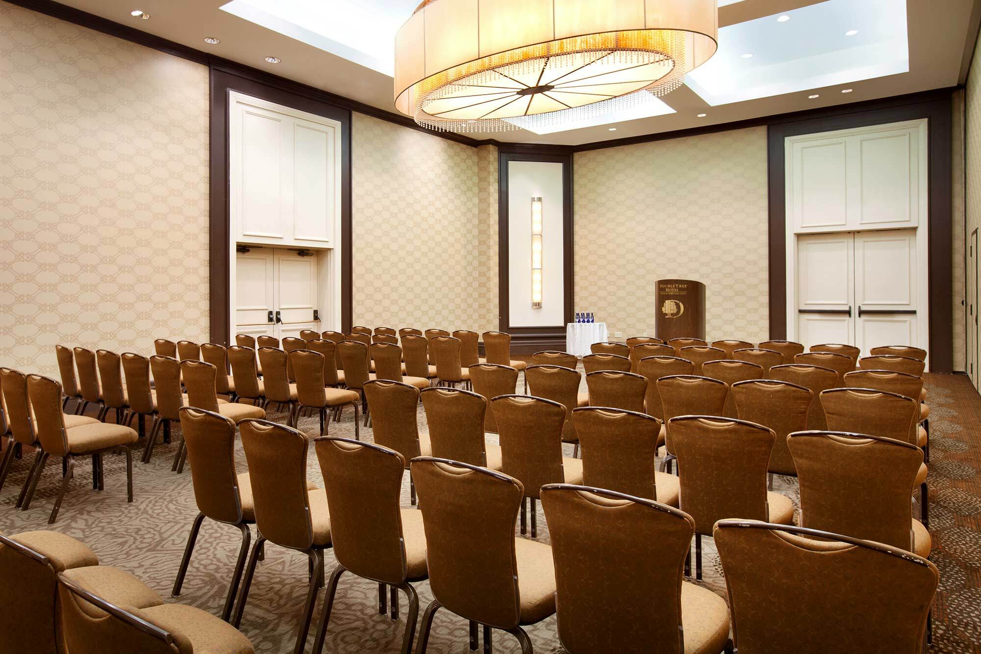 Doubletree By Hilton Hotel Boston - Bedford Glen Exterior foto